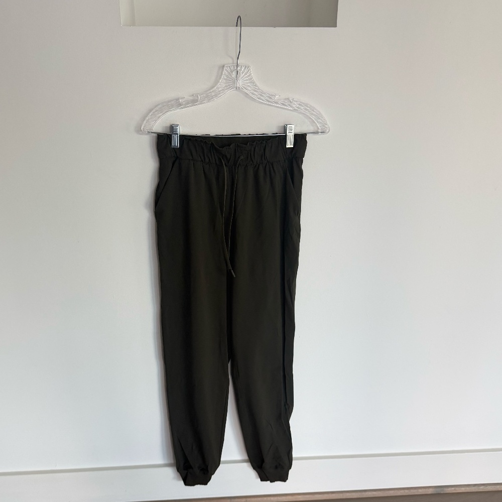 Lululemon Jogger in Dark Green